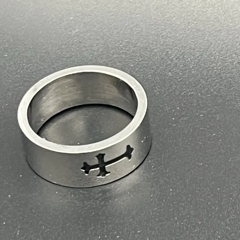 Men'S Stainless Steel Comfort Fit Cross Ring Band 8  1/2 NWOT